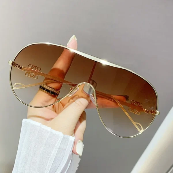Vintage Oversized One Piece Shield Sunglasses for Women Big Frame Casual Luxury Designer Eyewear Lunette De Soleil Femme